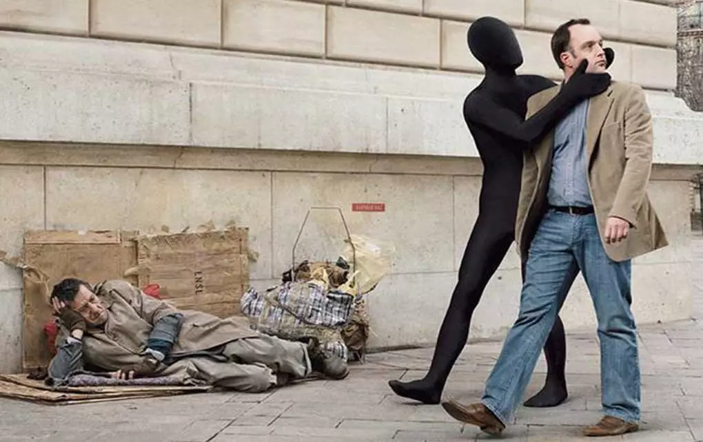 Ilustración sobre la aporofobia entre personas de clase trabajadora